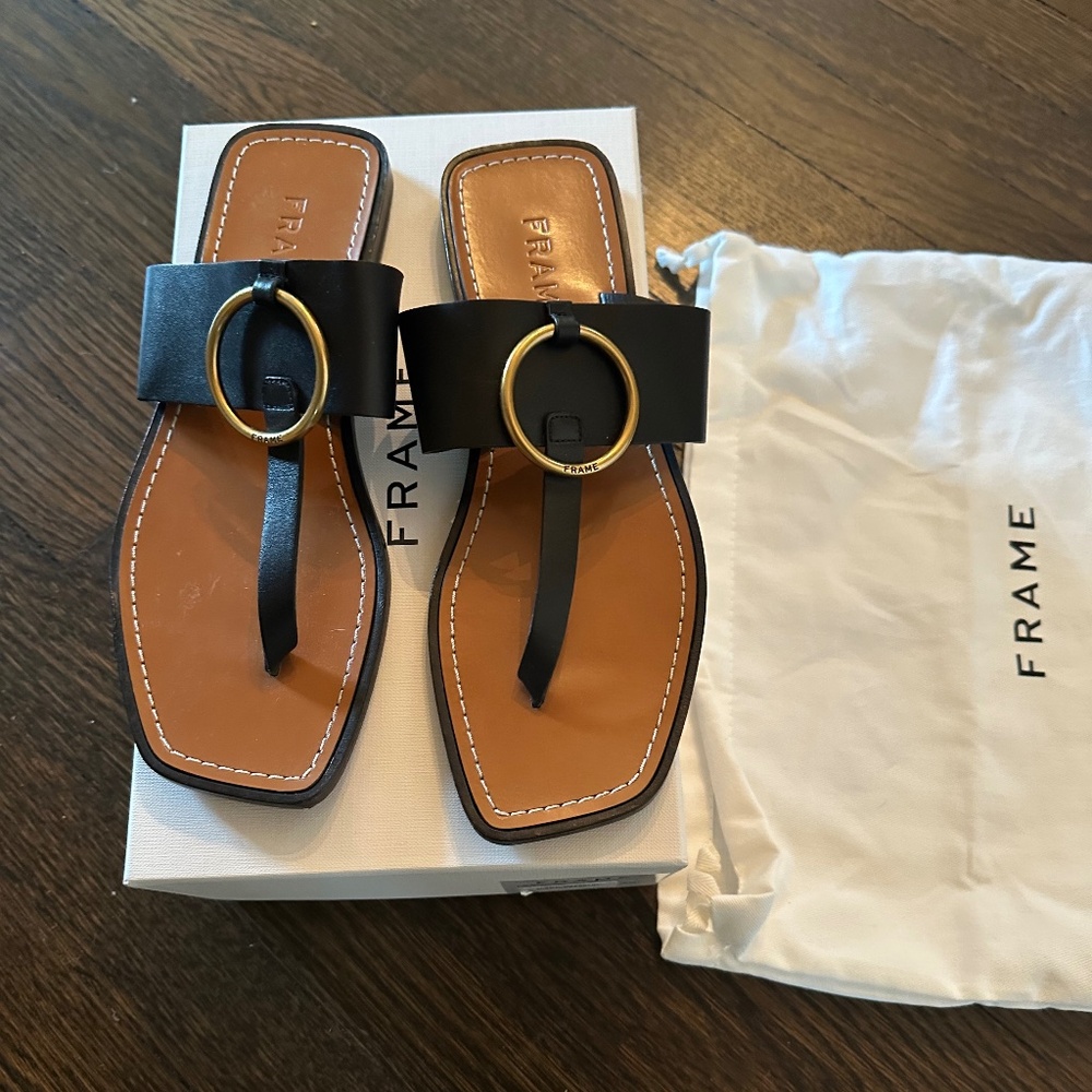 New FRAME Le Brentwood Leather Sandal T Strap “Flip Flop” Size 38